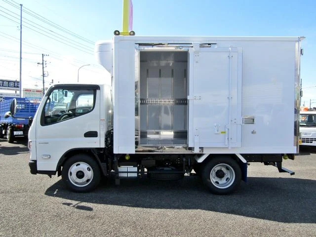 Mitsubishi Fuso CANTER 4