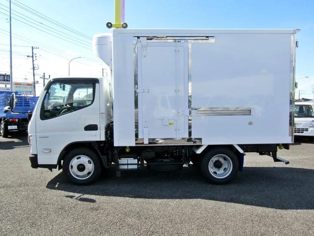 Mitsubishi Fuso CANTER 3