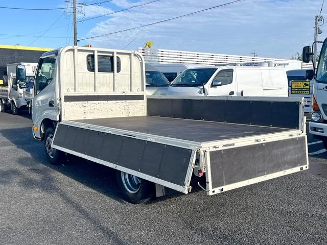 Hino DUTRO 9