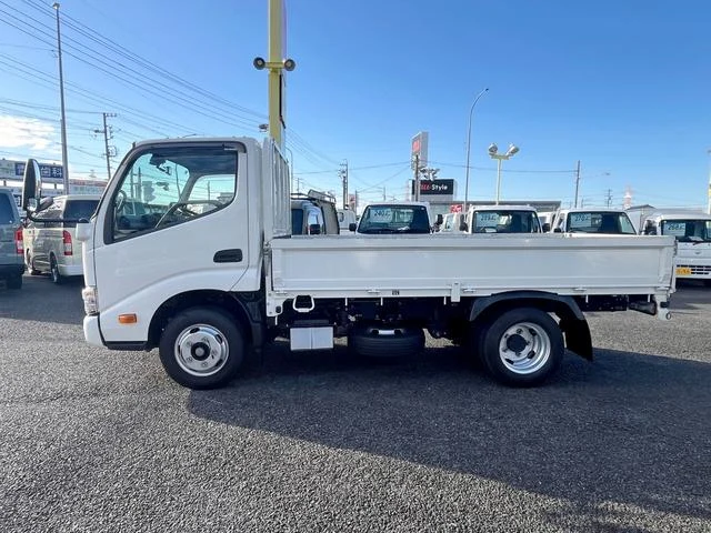 Hino DUTRO 4
