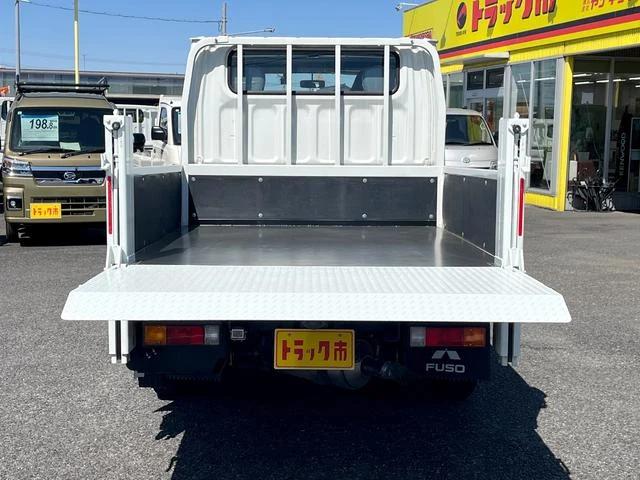 Mitsubishi Fuso CANTER 6