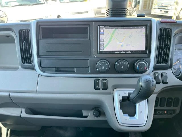 Mitsubishi Fuso CANTER 20