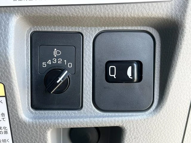 Mitsubishi Fuso CANTER 28