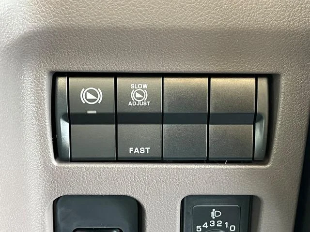 Mitsubishi Fuso CANTER 24