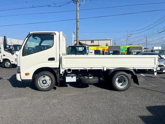 Hino DUTRO 3