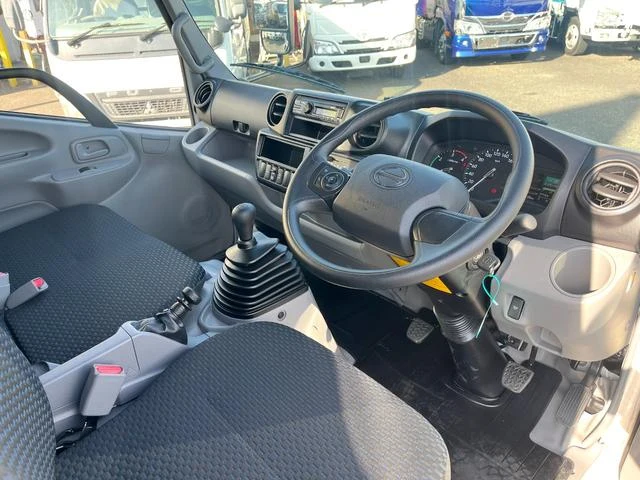Hino DUTRO 13