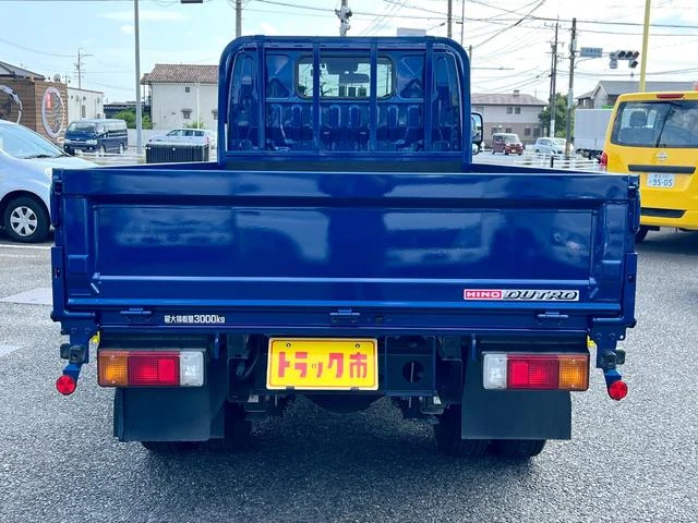 Hino DUTRO 4