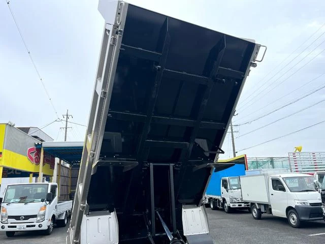 Mitsubishi Fuso CANTER 12