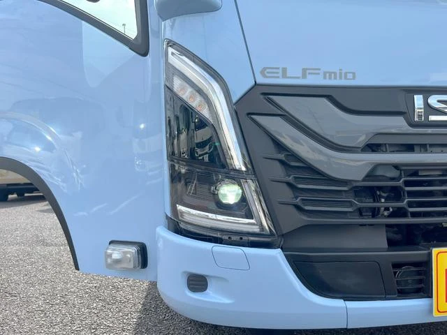 Isuzu ELF 25