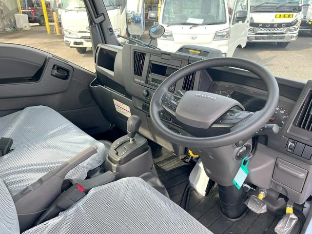Isuzu ELF 13