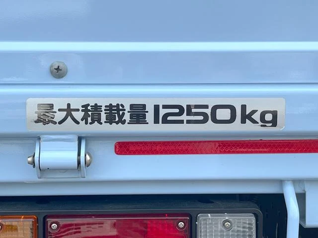 Isuzu ELF 12