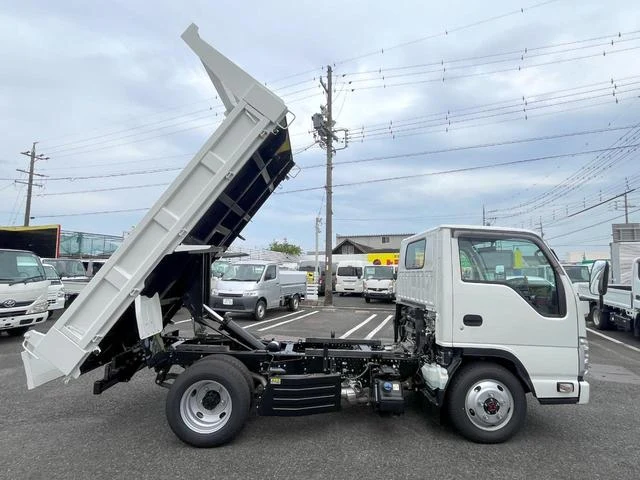 Isuzu ELF 7