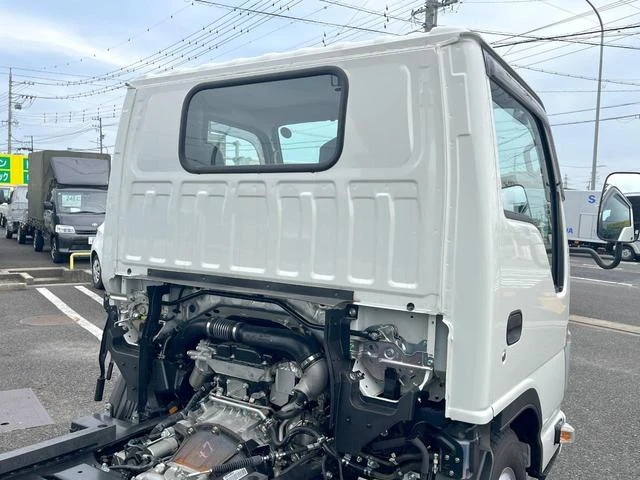 Isuzu ELF 12