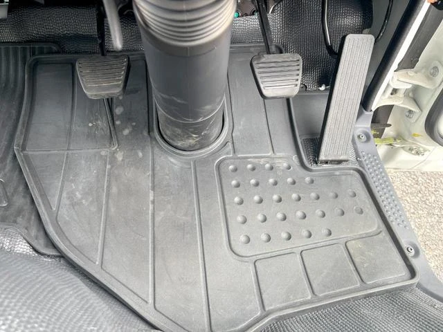 Isuzu ELF 25