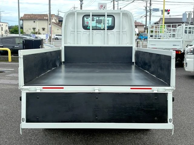 Isuzu ELF 6