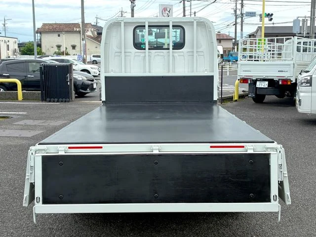 Isuzu ELF 8