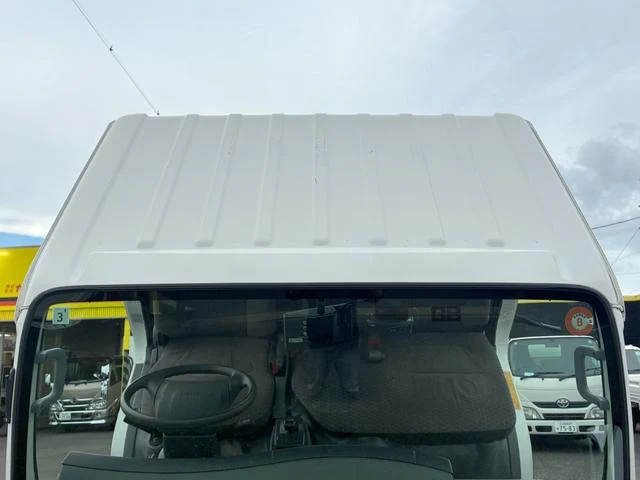 Isuzu ELF 28