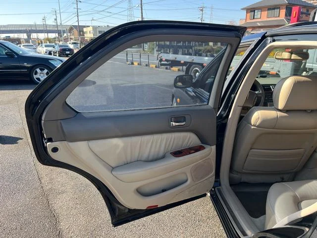 AMERICA LEXUS LS400 17