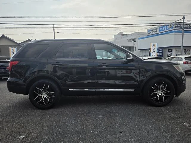 Ford EXPLORER 32