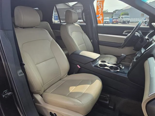 Ford EXPLORER 40