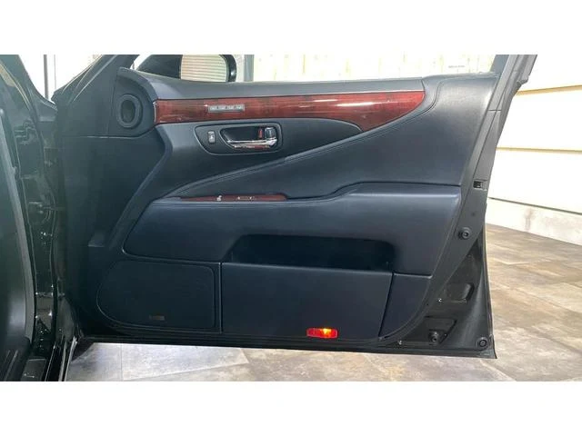 AMERICA LEXUS LS460 37