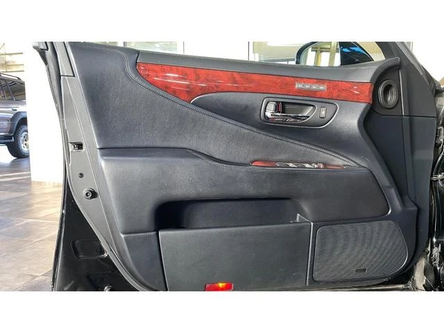 AMERICA LEXUS LS460 36