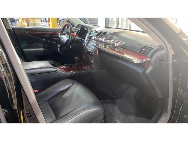AMERICA LEXUS LS460 26