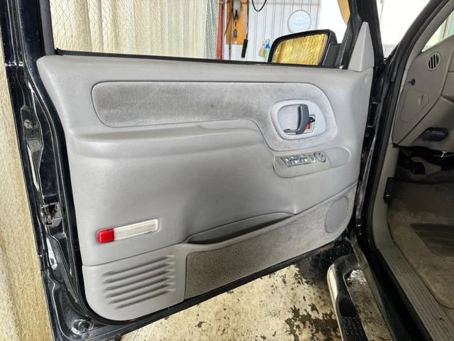 GMC SUBURBAN 12