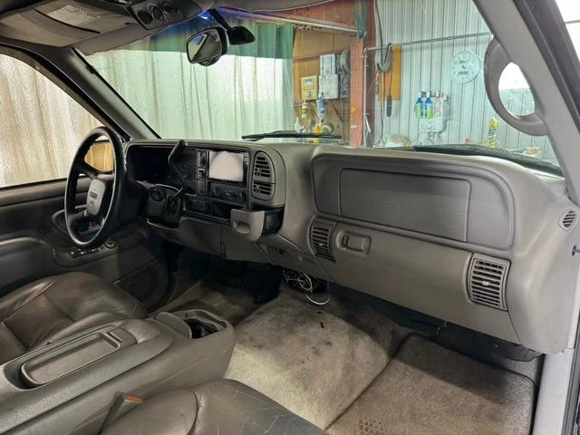 GMC SUBURBAN 8