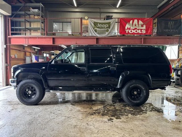 GMC SUBURBAN 6