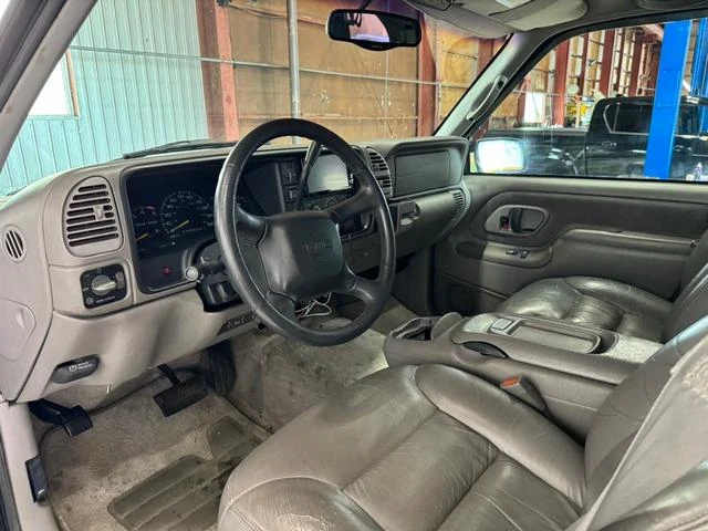 GMC SUBURBAN 7