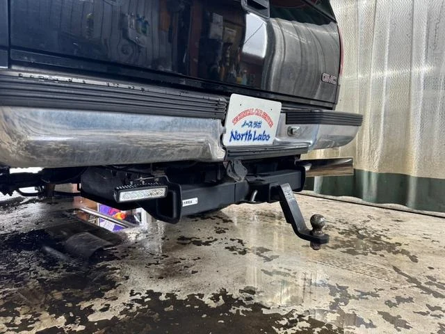 GMC SUBURBAN 20