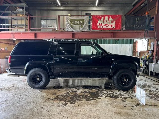GMC SUBURBAN 3