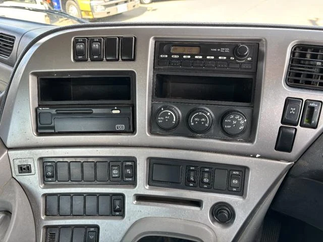 Nissan Diesel QUON 32