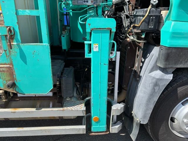 Nissan Diesel QUON 16