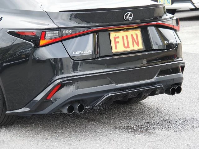 Lexus IS 11