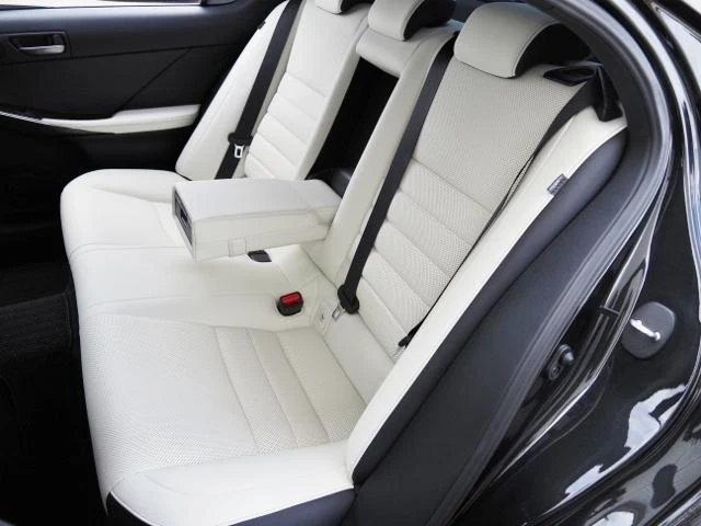 Lexus IS 32