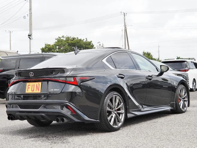 Lexus IS 4