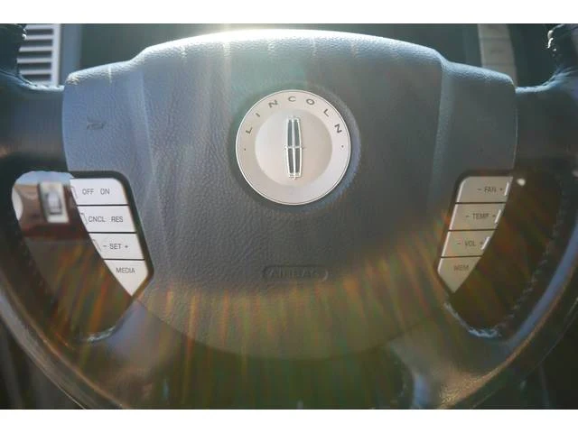 Lincoln NAVIGATOR 28