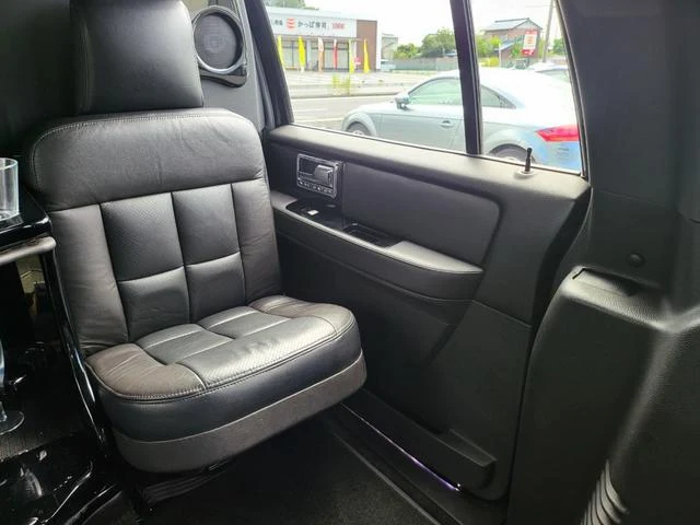 Lincoln NAVIGATOR 26