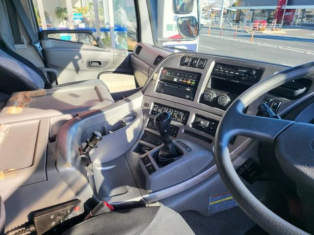 Nissan Diesel QUON 4