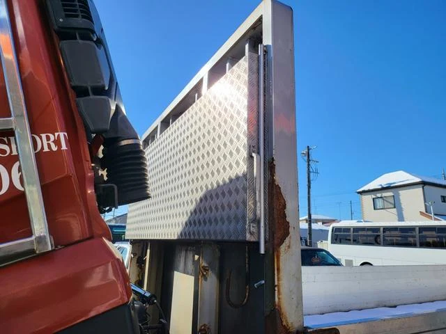 Nissan Diesel QUON 32