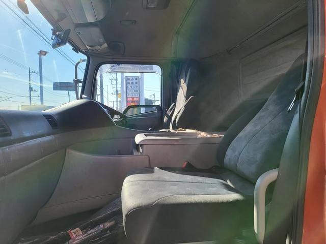 Nissan Diesel QUON 26