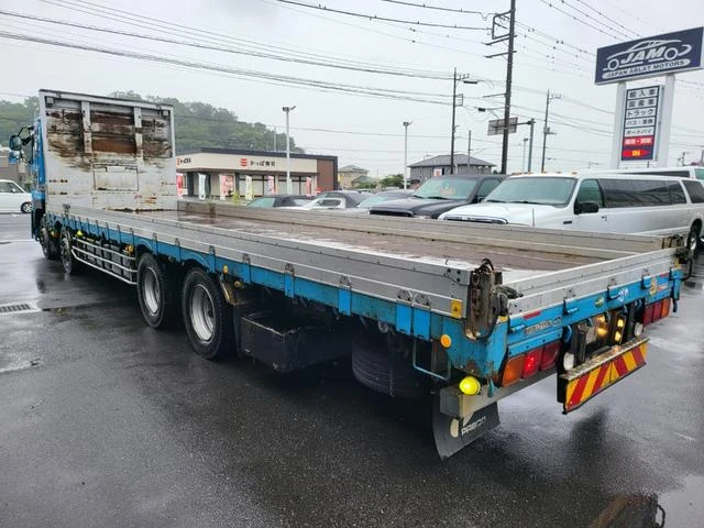UD Trucks QUON 2