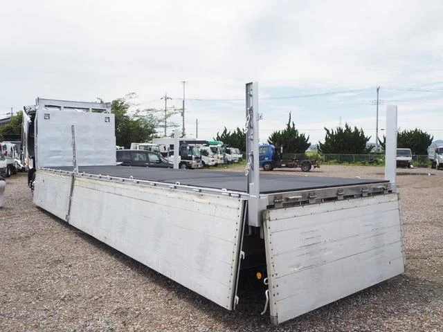 UD Trucks QUON 16