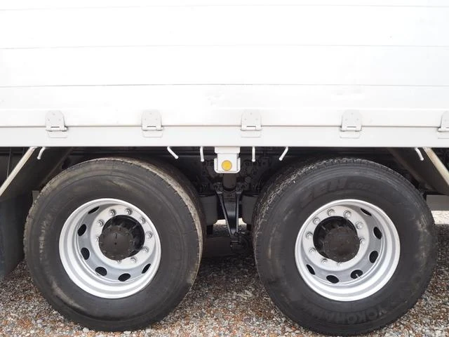 UD Trucks QUON 23