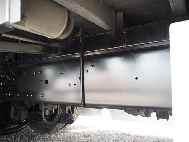 UD Trucks QUON 21