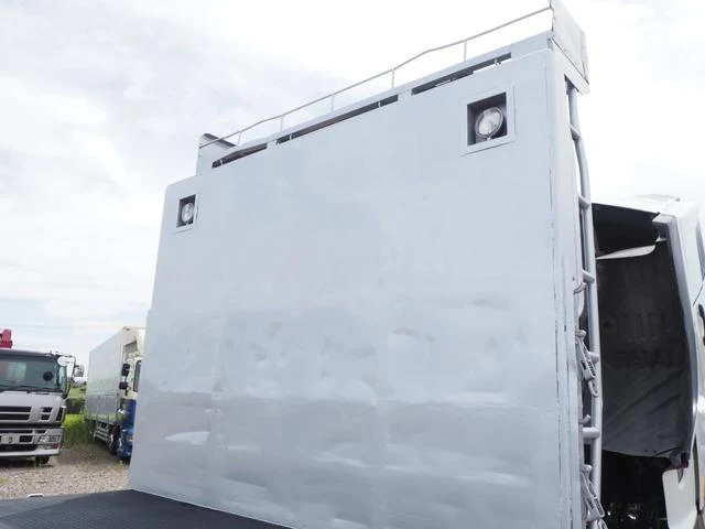 UD Trucks QUON 13