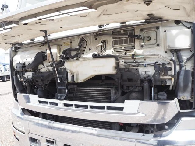 UD Trucks QUON 10