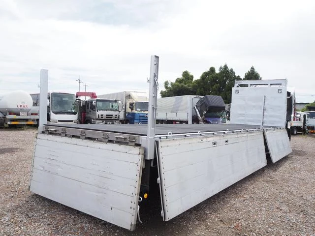 UD Trucks QUON 17